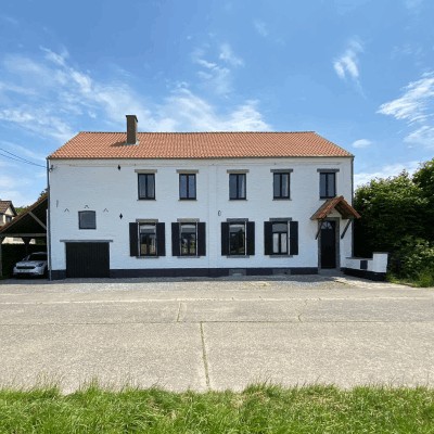 Exemple de réfection de peinture d’une façade en Brabant Wallon
